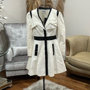 BEBE white and black faux leather trim size-extra small NEW WITH TAGS